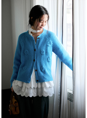BLUEerror 立体花朵蓝色圆领短款毛衣开衫女羊毛法式慵懒针织衫冬
