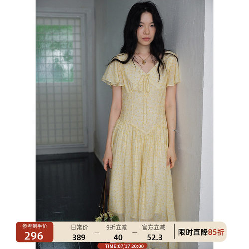 收腰v领短袖碎花连衣裙