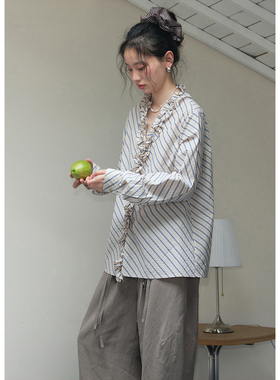 BLUEerror 肌理感花边v领蓝色条纹长袖衬衫女纯棉木耳边衬衣早秋