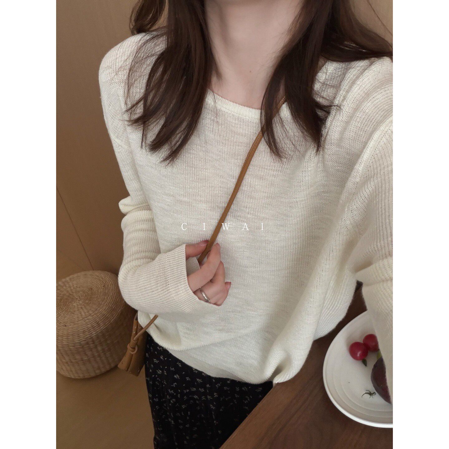 此外 温柔韩系风白色圆领冰丝针织衫女宽松套头长袖薄款防晒上衣