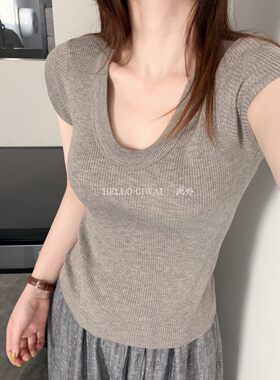 此外大U领针织短袖女