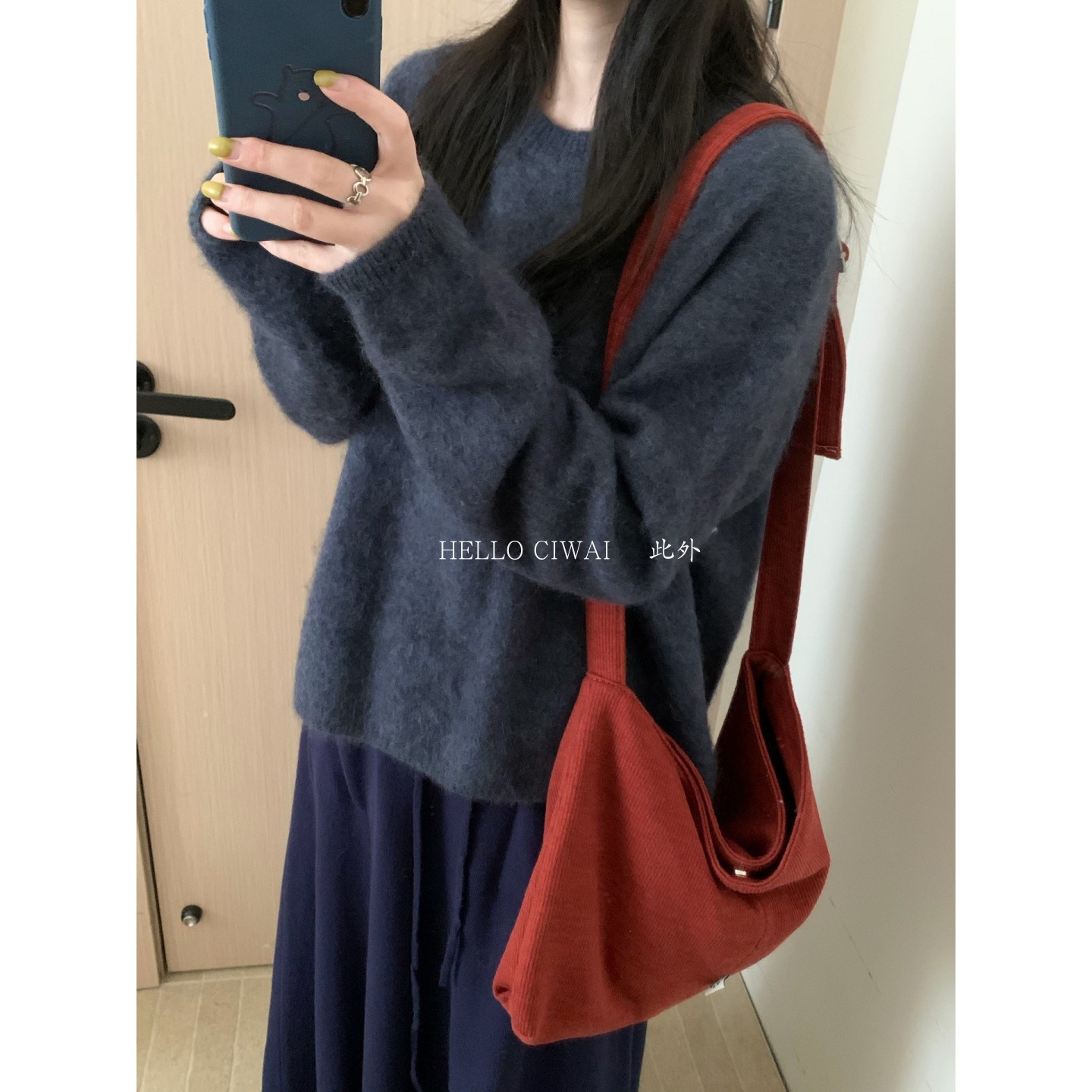 此外圆领拉毛柔软毛衣女图片