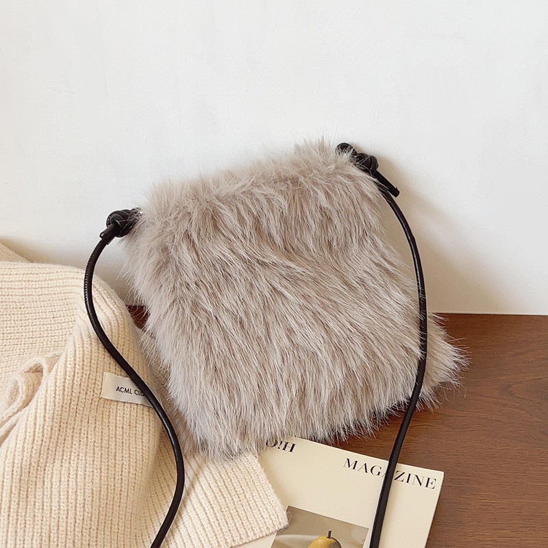 2024秋冬新款毛毛包毛绒包休闲百搭小方包手机包单肩斜挎小包包女