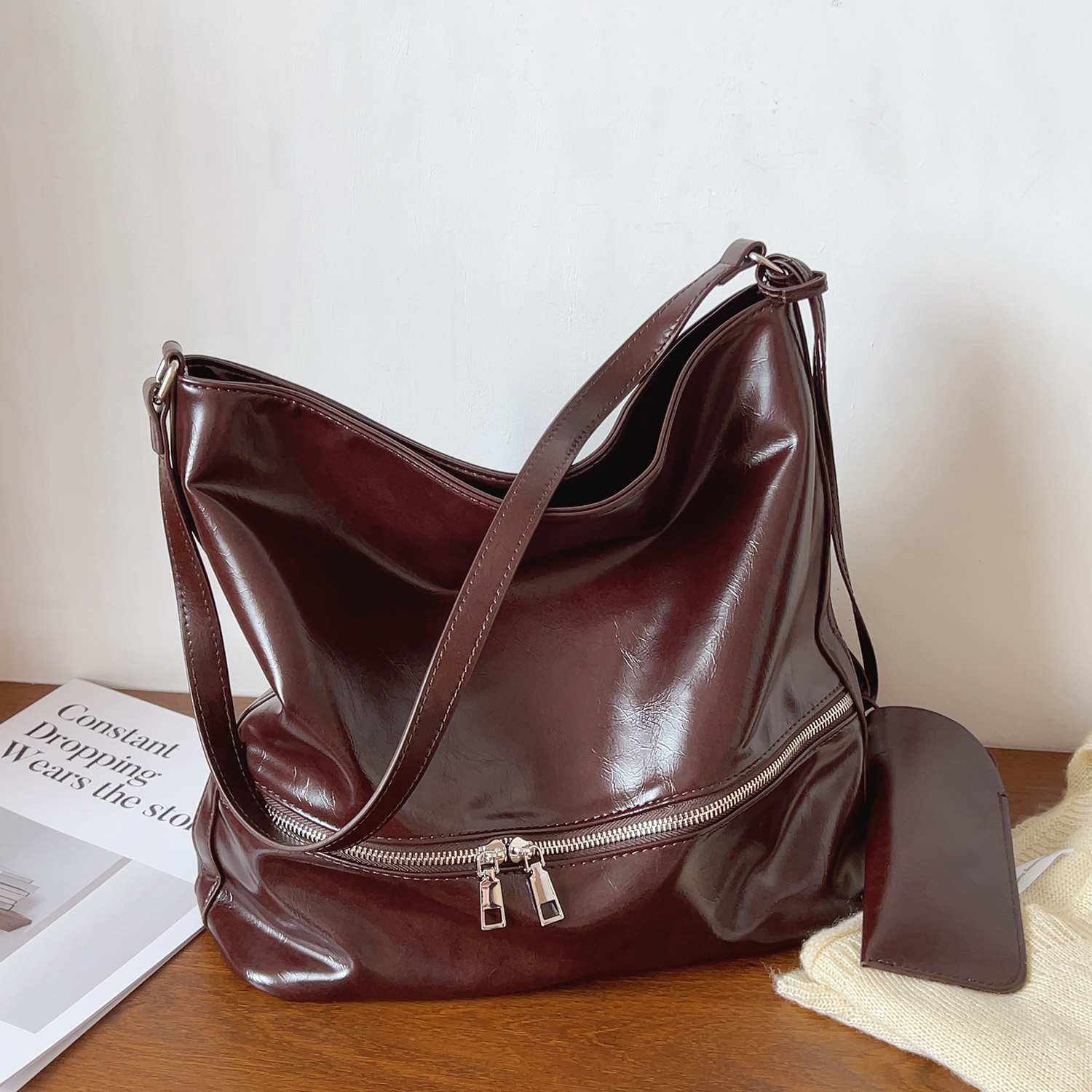 ins复古油蜡质感托特包大容量腋下单肩包时尚百搭通勤包2025新款