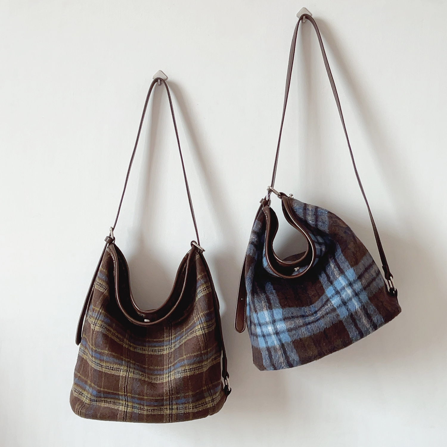 ins学院风格纹水桶包复古毛呢格子包慵懒风单肩斜挎包通勤包2025