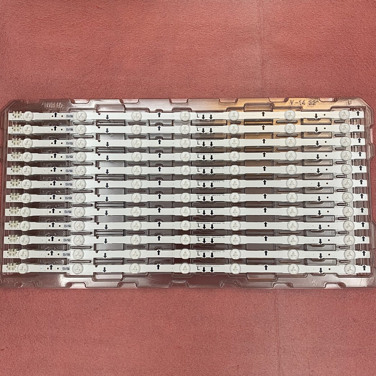 4 PCS*全新原装32寸灯条D4GE-320DC1-R2 R1 7 LEDs,647mm