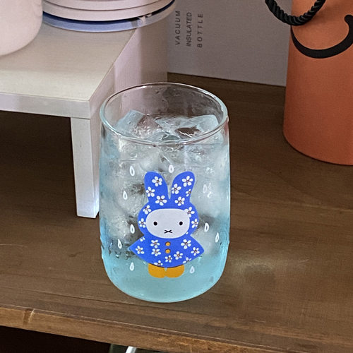 敲可爱卡通蓝色雨衣小兔玻璃水杯 耐高温高硼硅玻璃杯牛奶杯350ml