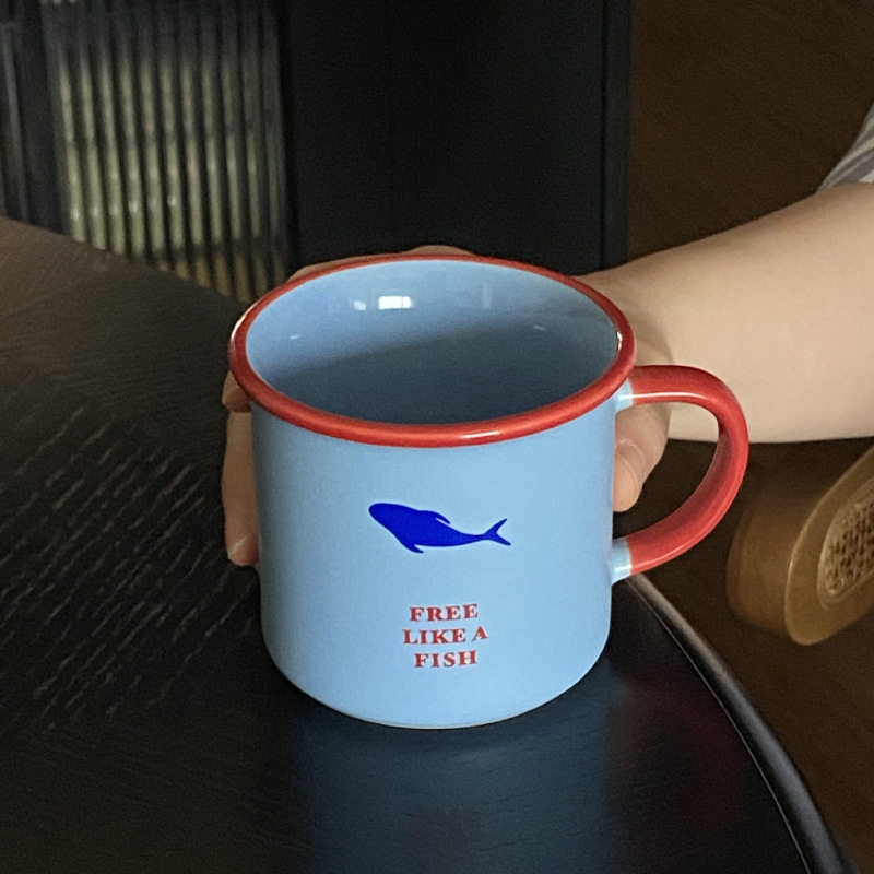 简约小众设计陶瓷杯子蓝色鲸鱼小狗马克杯带把防烫撞色情侣咖啡杯
