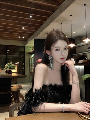 赫本风黑色生日party小礼服高端轻奢小众高级感一字肩抹胸连衣裙