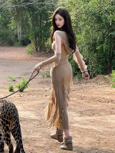 复古沙丘废土风连帽连衣裙西北旅游穿搭不规则荷叶边修身包臀裙子