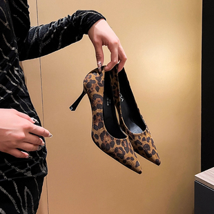 小码313233高级感豹纹绒面高跟鞋细跟性感辣妹舒适单鞋大码41一43