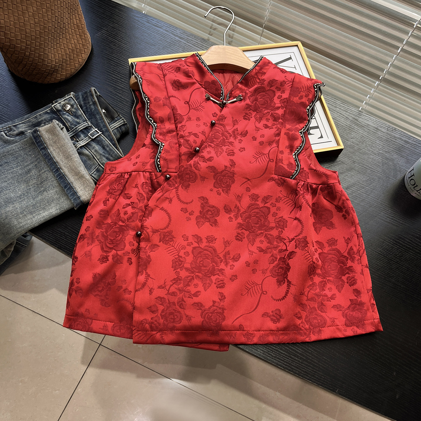 春季保暖外穿高级感红色洋气新中式花苞马甲女国风盘扣夹棉背心,女装/女士精品,马夹,淘宝优惠券,粉丝福利购,淘宝优惠卷