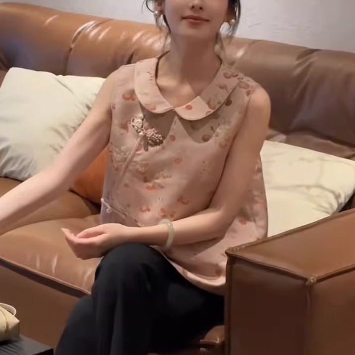 秋季气质小衫国风2025新款女装设计感藕粉色印花盘扣无袖翻领上衣
