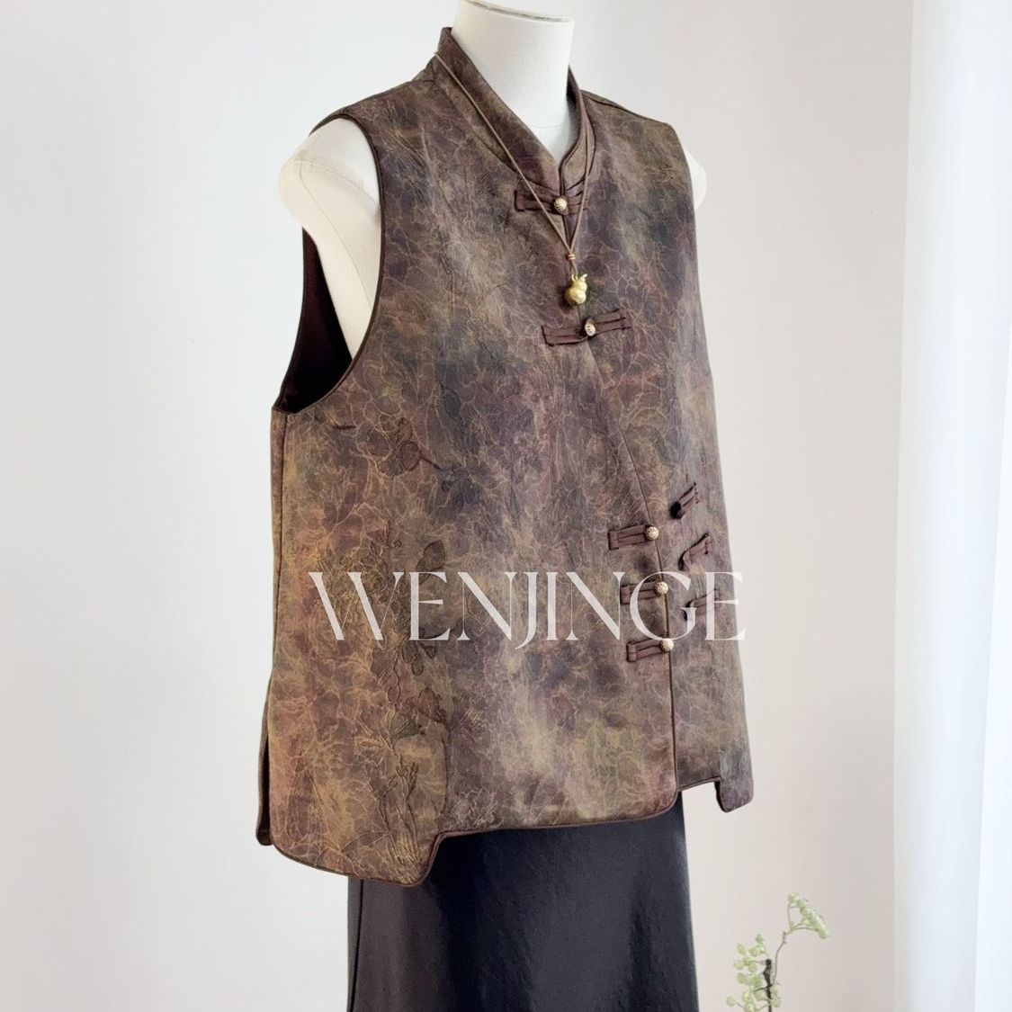 改良高端新中式马甲减龄立领高档斜襟盘扣背心国风女装2025年秋款