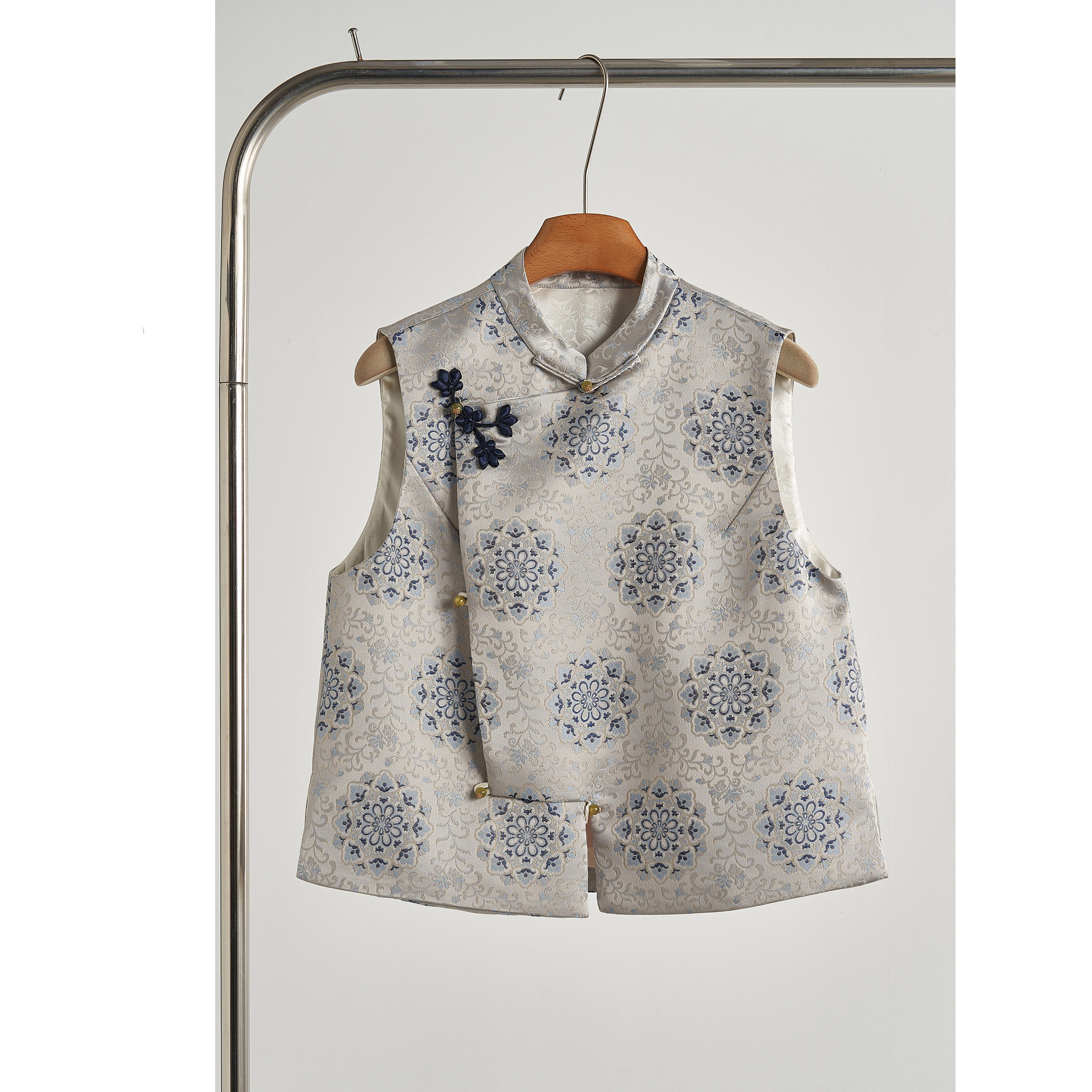 轻奢气质复古灰色新中式国风马甲女秋季新款独特小众提花唐装上衣