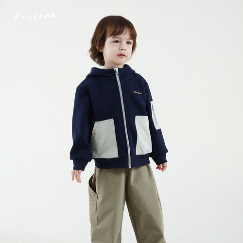 幼儿园百搭拼色连帽加绒休闲外套