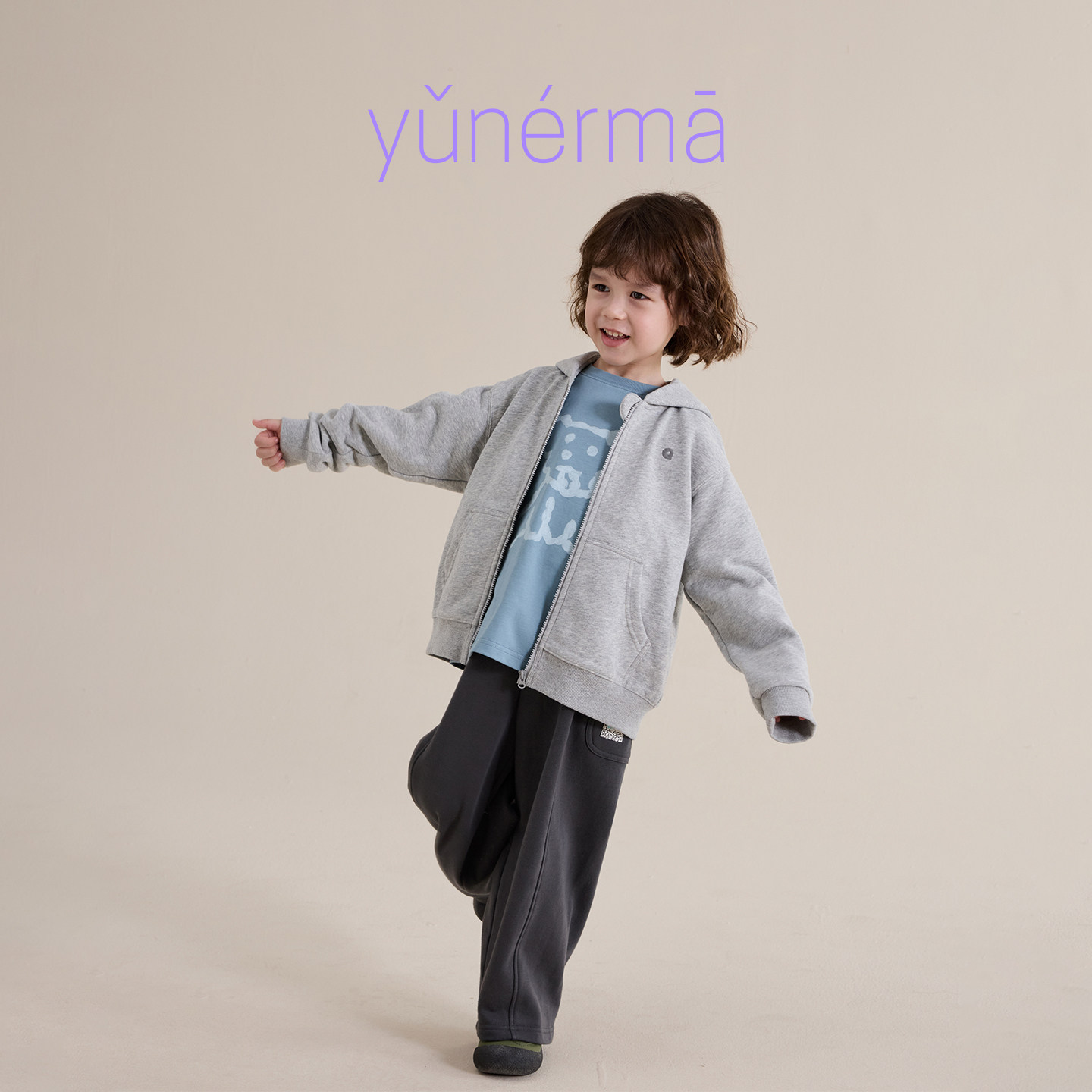 2026秋新款允儿妈男童装儿童简约连帽卫衣外套小童幼儿园长袖上衣