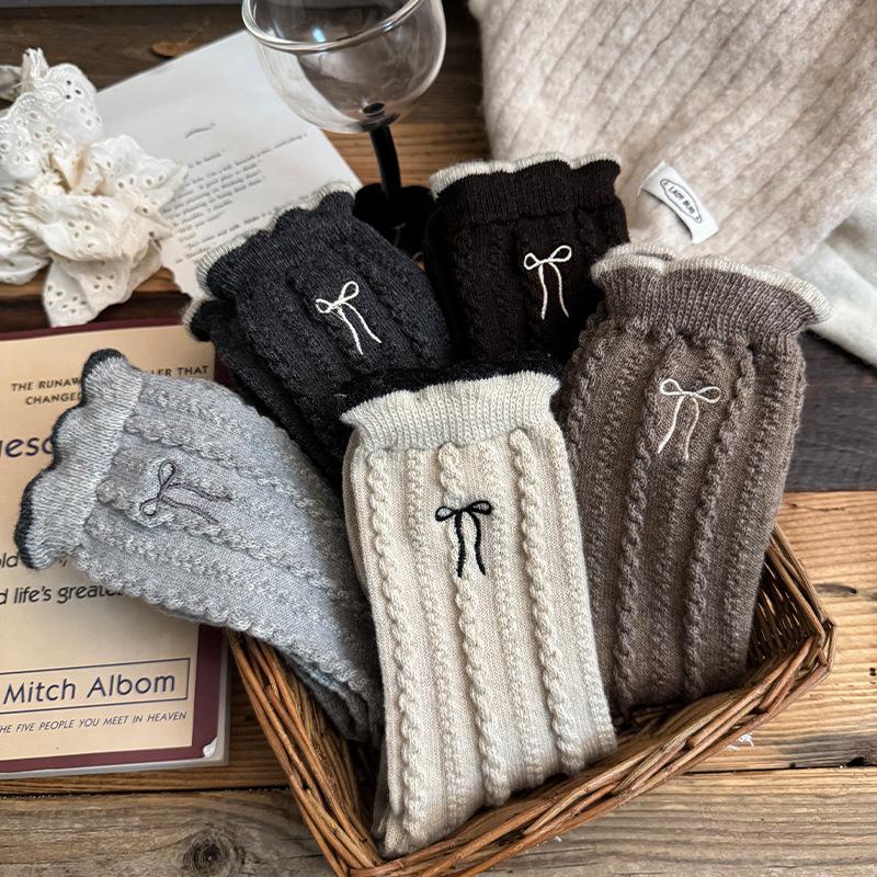 蝴蝶结刺绣羊毛袜子女中筒加厚保暖百搭堆堆袜麻花纹秋冬松口花边