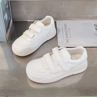 魔术贴小白鞋女2026春季新款韩版小众轻便软底运动休闲百搭板鞋女