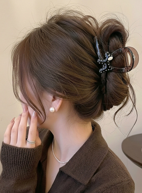 气质中号抓夹女发量少高级感2026新款发夹后脑勺盘发鲨鱼夹头饰