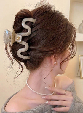 韩系高级感字母抓夹女新款磨砂鲨鱼夹后脑勺大号发量多抓夹发夹