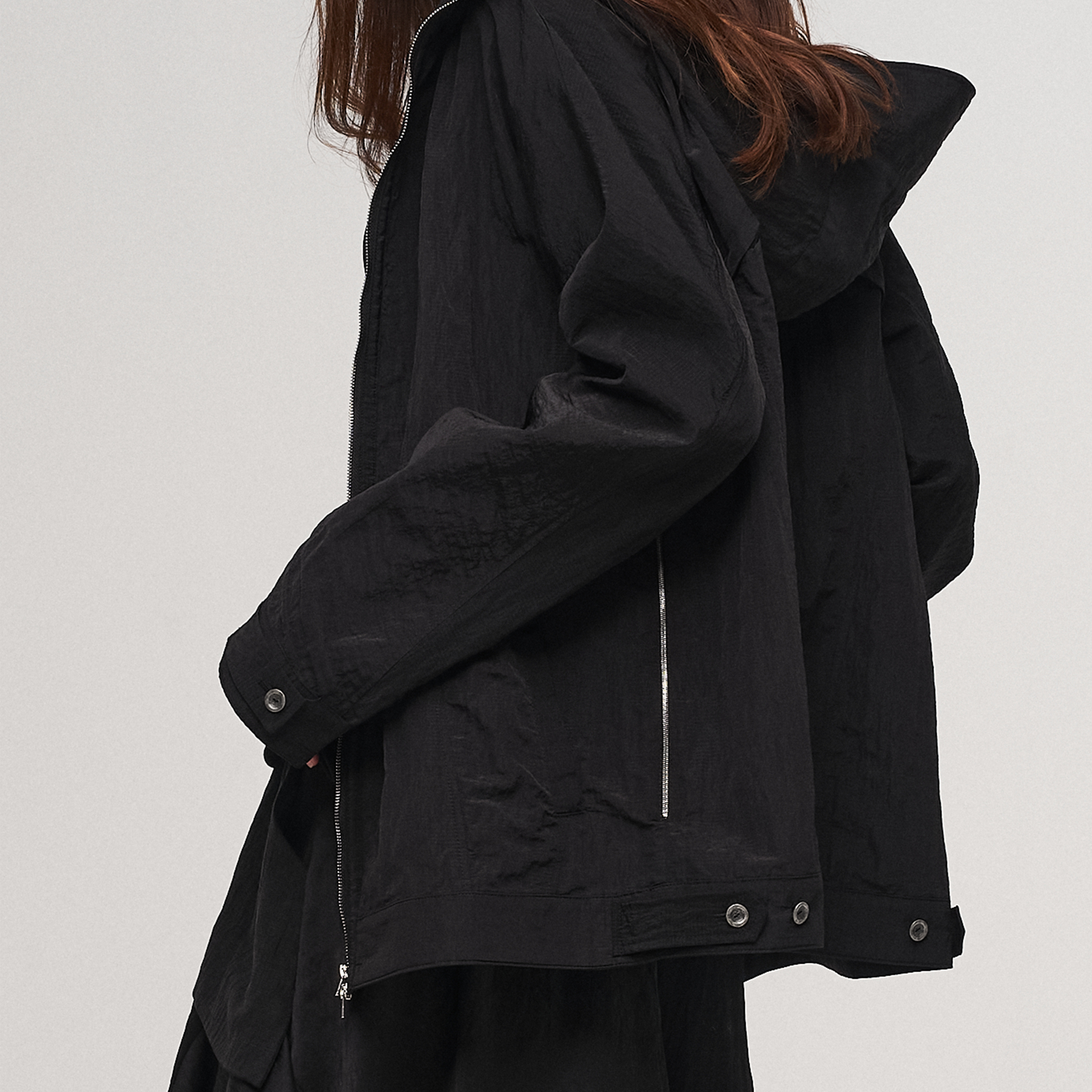 「 凌鸦ILNya 」差池_黑 连帽拉链冲锋衣 网布透气连帽立领夹克