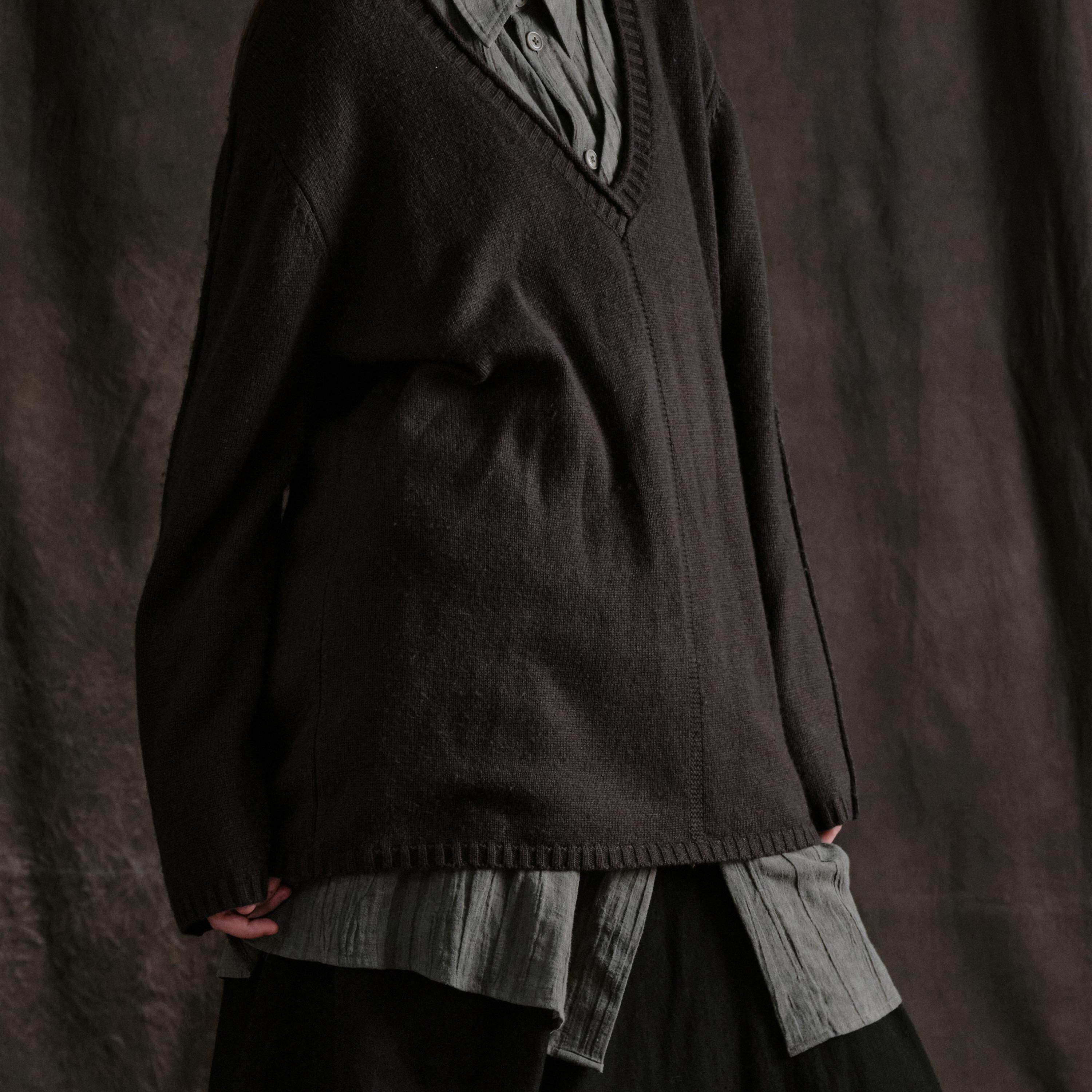 「 凌鸦ILNya 」廊_茶褐 V领羊绒针织衫 美丽奴羊毛混纺针织长袖