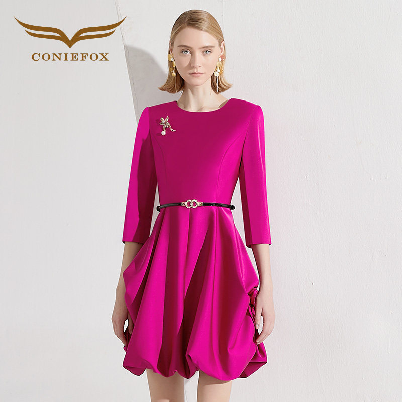 创意狐2025新款气质收腰显瘦连衣裙轻奢小众宴会聚会小个子礼服裙