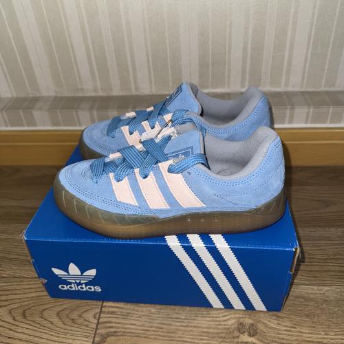 潮包背 现货 Adidas 三叶草鲨鱼面包鞋运动休闲鞋 IG6006 ID3946