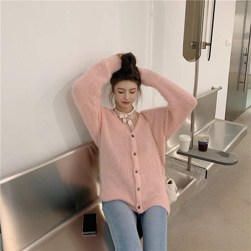 Real shot long sleeve loose V-neck knitted cardigan Korean net red gentle style sweater new women in autumn and winter 2020