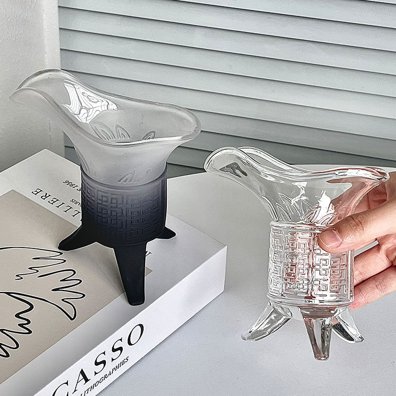 复古个性帝王杯ins风白酒杯宫廷玻璃杯古酒樽三足鼎杯酒杯