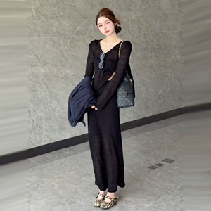 2025新款韩系气质穿搭黑色v领连衣裙子女早秋季慵懒高级套装长裙