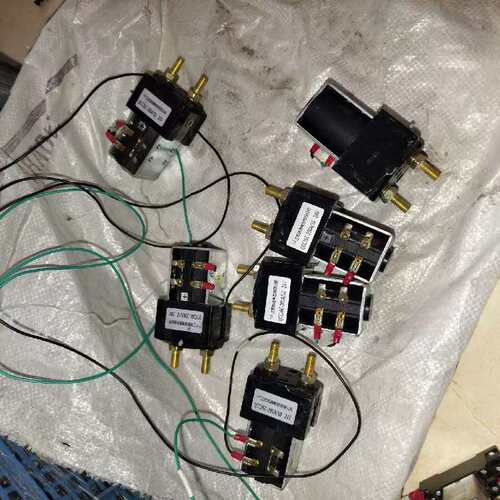 议价直流接触器QCC26C-200A/10 DC24V 实物图
