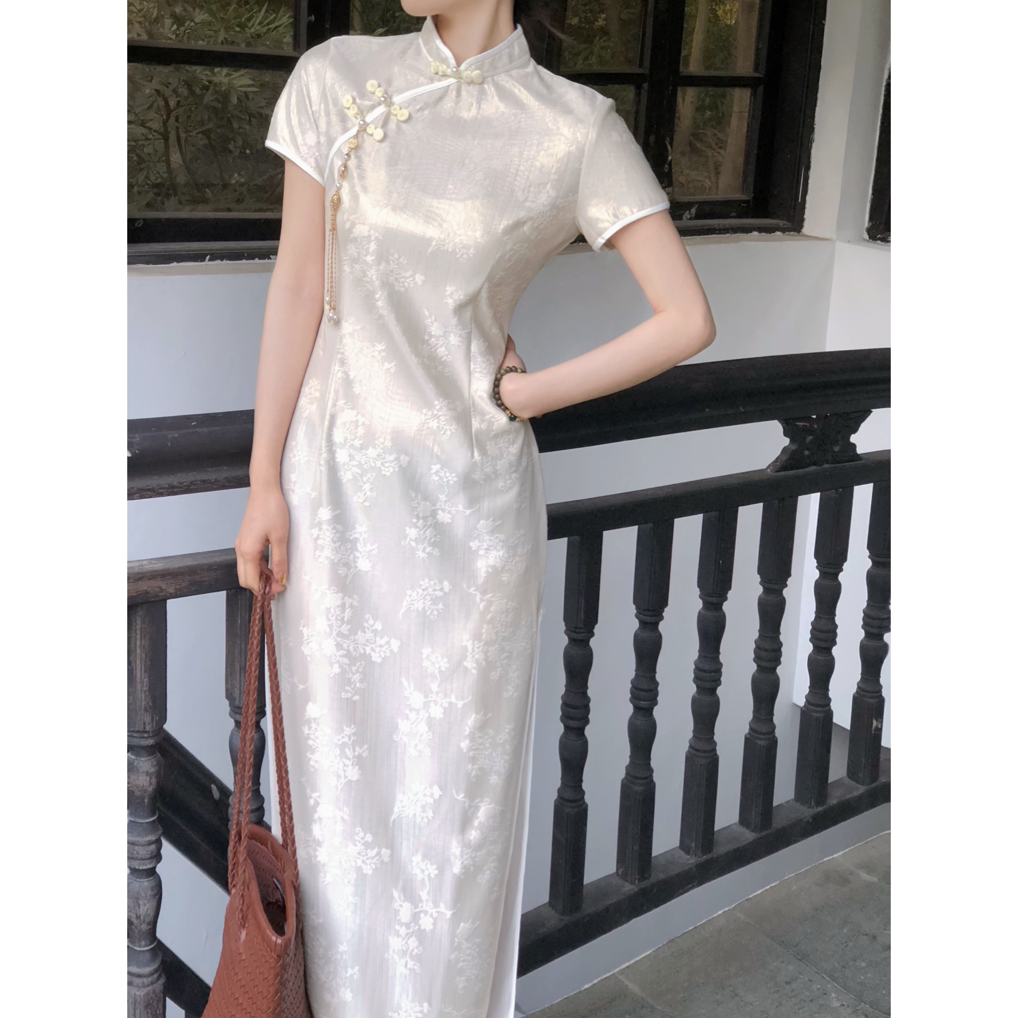 新中式国风高级提花白色改良旗袍