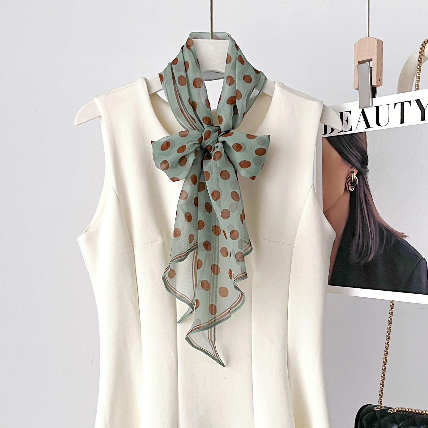 湖绿圆点 春夏桑蚕丝围巾波点乔其纱真丝斜角长条飘带防晒薄丝巾