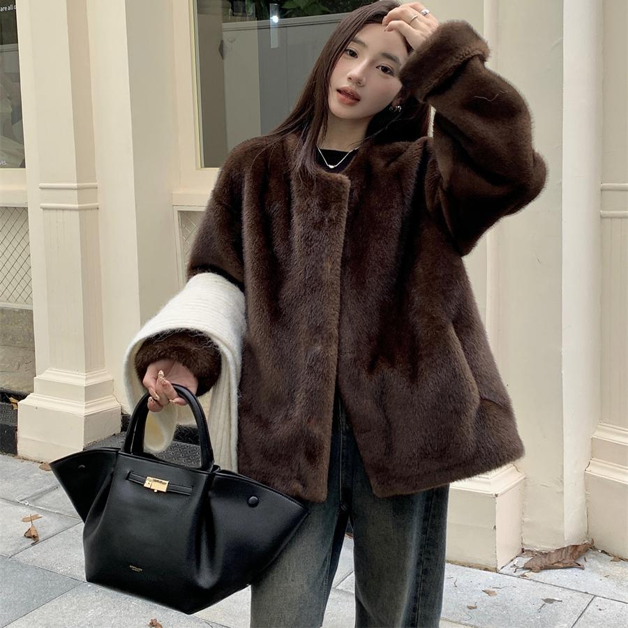 “丹麦恋歌”复古优雅仿水貂绒圆领挽袖环保毛毛皮草外套女冬2024