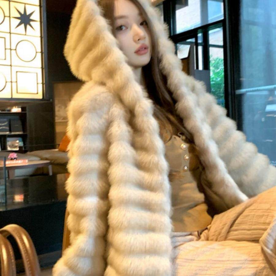 小龙猫 2024秋冬新款加厚洋气仿紫貂环保毛毛连帽短款皮草外套女