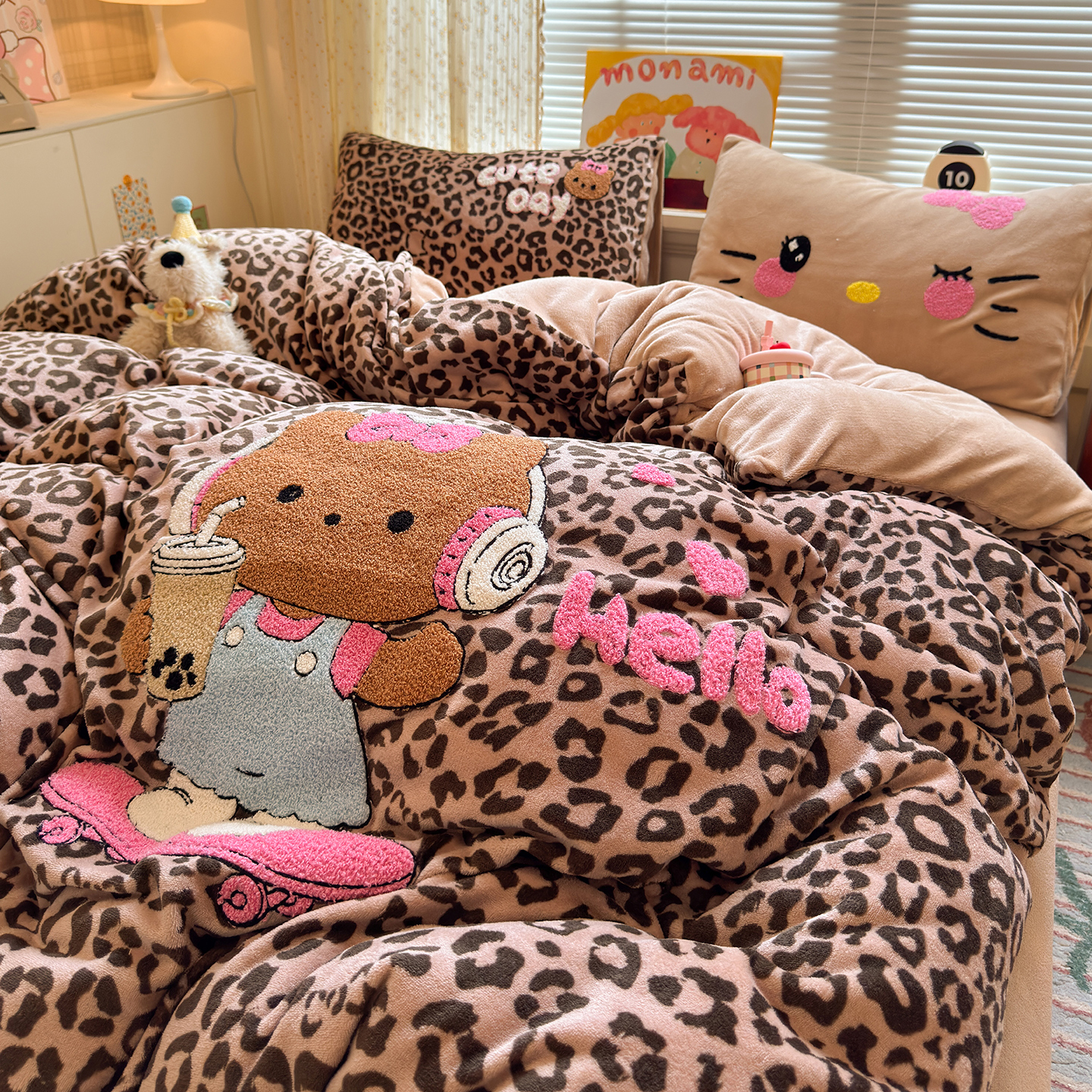 秋冬季豹纹黑皮毛巾绣牛奶绒四件套双面珊瑚绒被套宿舍床单三件套