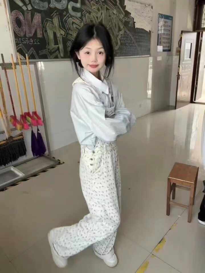 白色碎花牛仔背带裤女春夏宽松休闲显瘦甜美小个子阔腿直筒连体裤