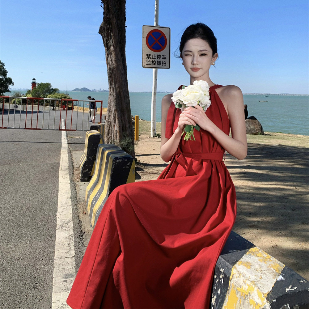 2025法式红色挂脖吊带连