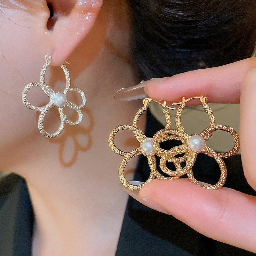 夸张大气金属花朵珍珠耳扣女简约气质冷淡风耳环轻奢高级百搭耳钉