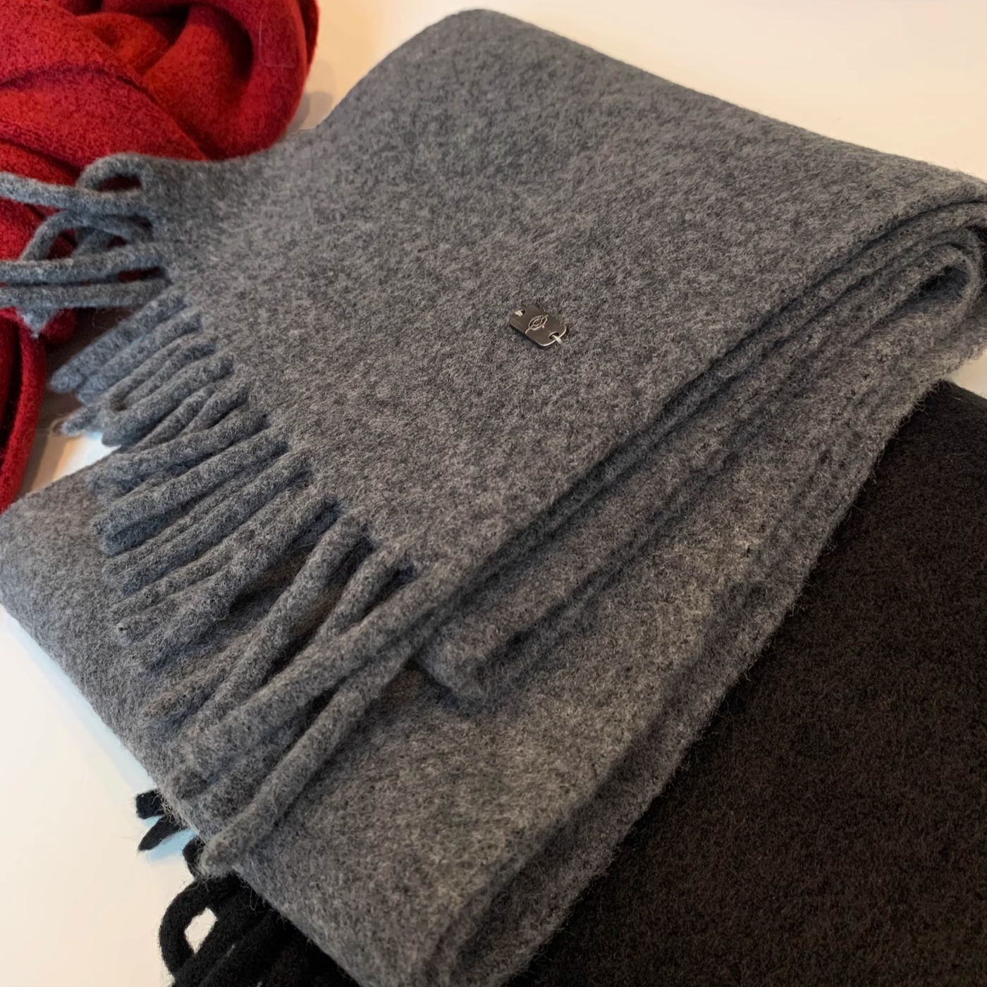 羊毛针织围巾女秋冬季2025新款时尚流苏纯色保暖韩版小标情侣围脖