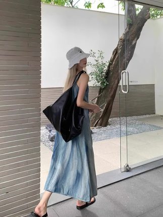 晕染牛仔吊带连衣裙女夏季设计感小众气质显瘦直筒长裙
