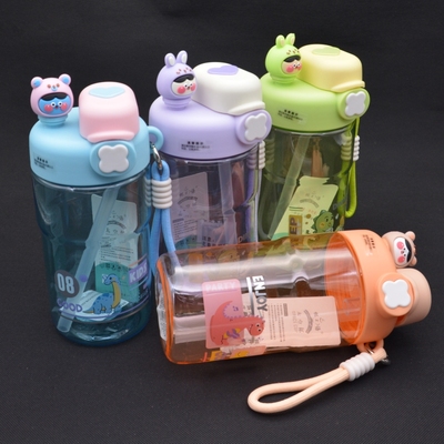 卡通儿童吸管杯 可爱学生水壶 塑料便携杯子 太空杯 水杯700ML