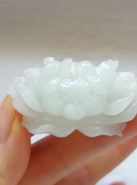 收藏级独山玉冰种荷花精雕吊坠