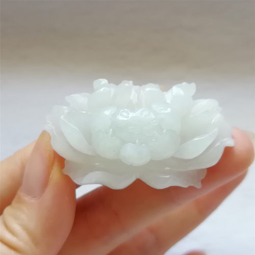 收藏级独山玉冰种荷花精雕吊坠