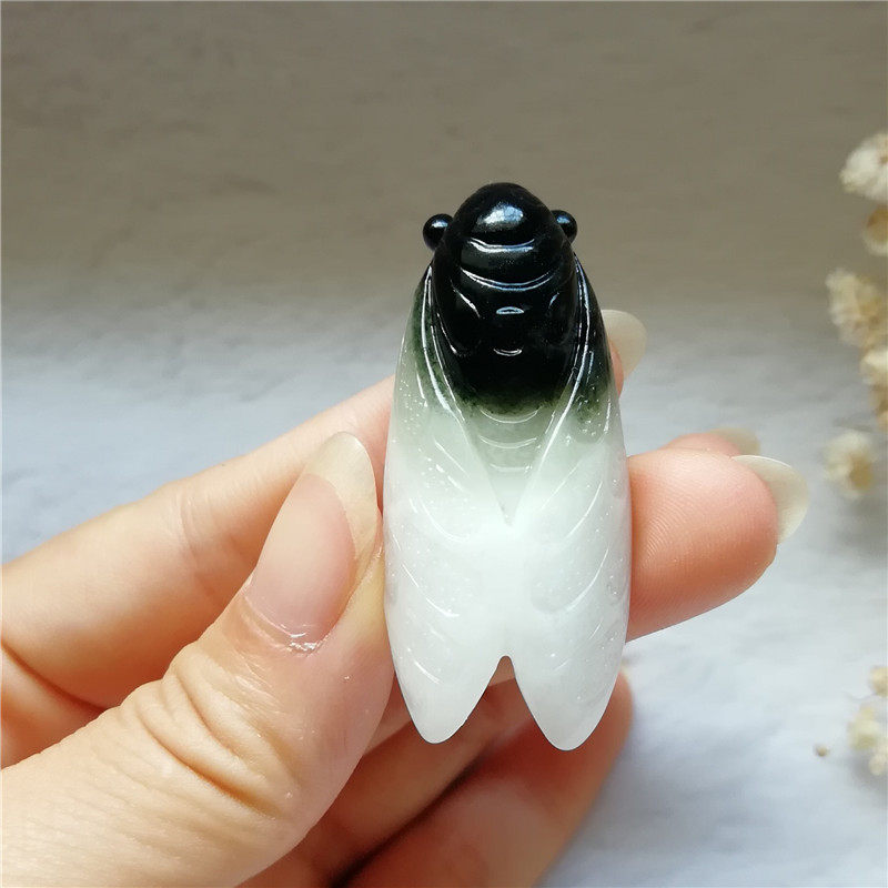 独山玉一鸣惊人玉蝉吊坠