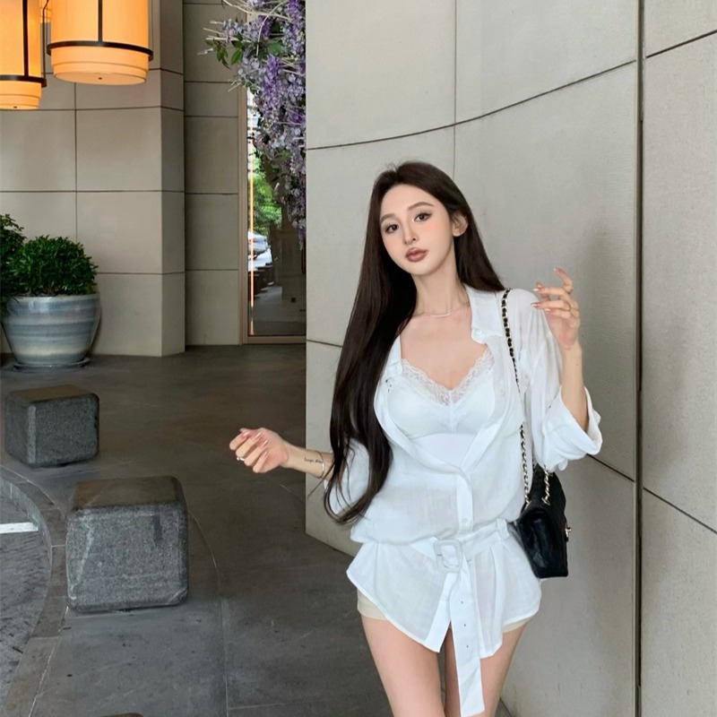 MICOCO！时尚复古气质设计感辣妹衬衣+蕾丝吊带+短裤套装