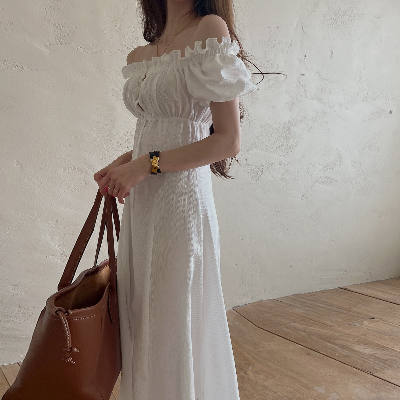 MICOCO！法式复古一字肩褶皱泡泡袖中长款连衣裙2色