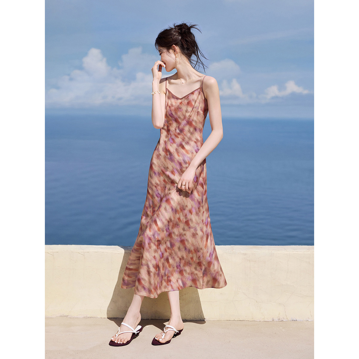 沫晗依美烟色晚清连衣裙2025夏季新款浪漫法式复古吊带丁达尔裙女